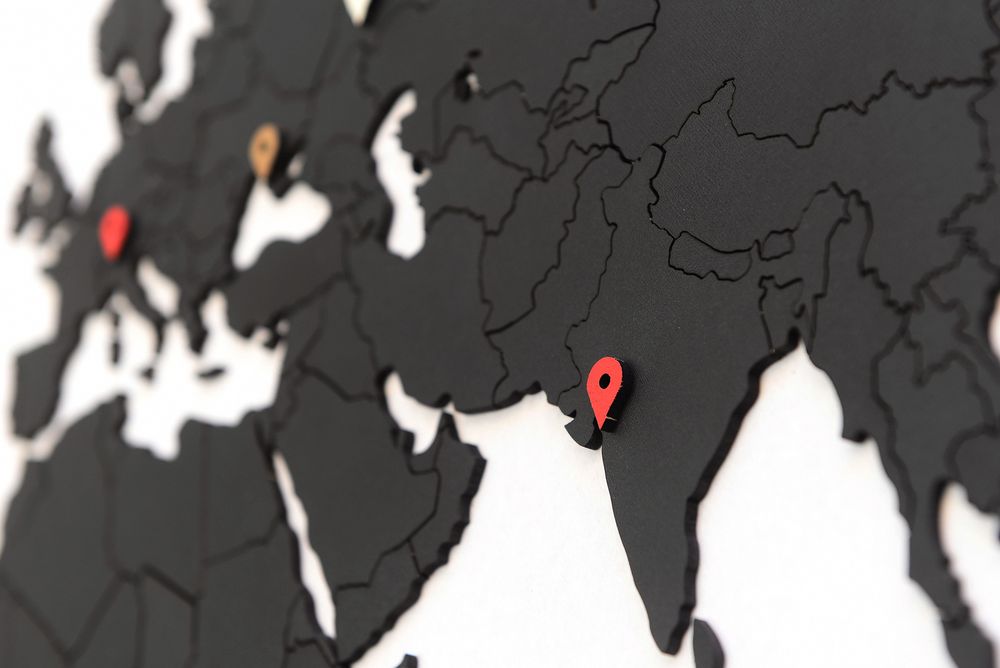 Деревянная карта мира World Map True Puzzle Small, черная