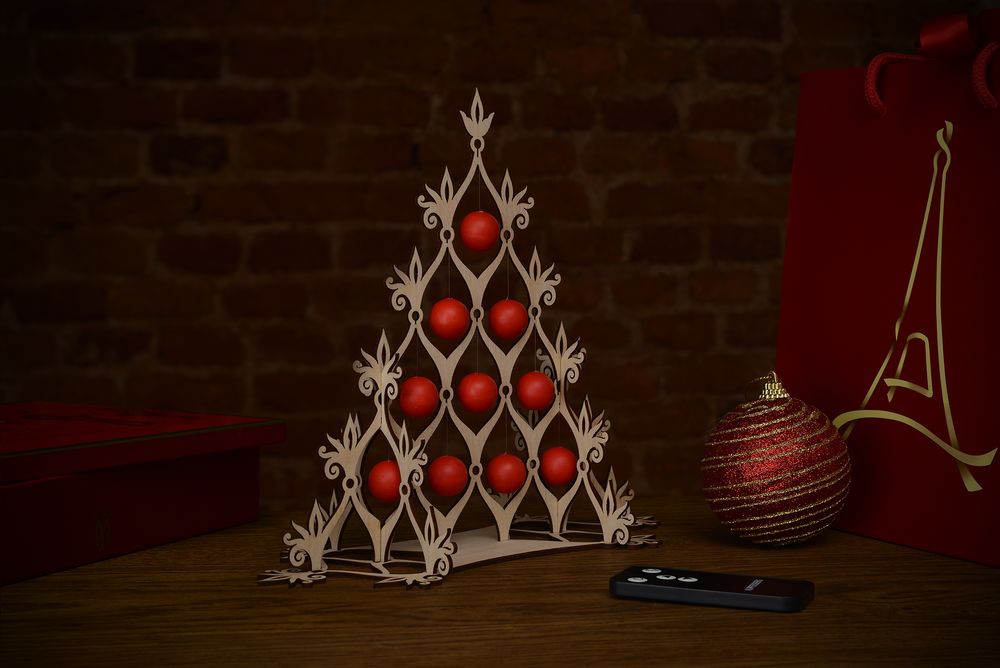 Сборная елка «Новогодний ажур», с красными шариками